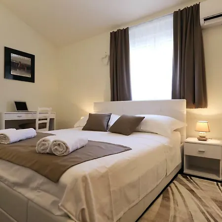 Bellevue Hill Apartament