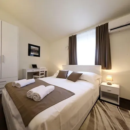 Bellevue Hill Apartment